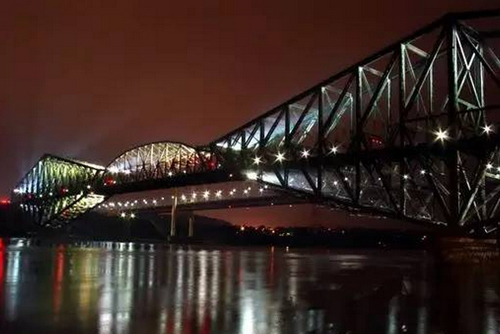 圣劳伦斯河之上的Quebec Bridge